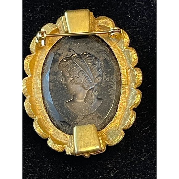 1960's Cameo Reverse Cut Glass Gold Tone Scalloped Edge Brooch Vintage - Picture 4 of 7